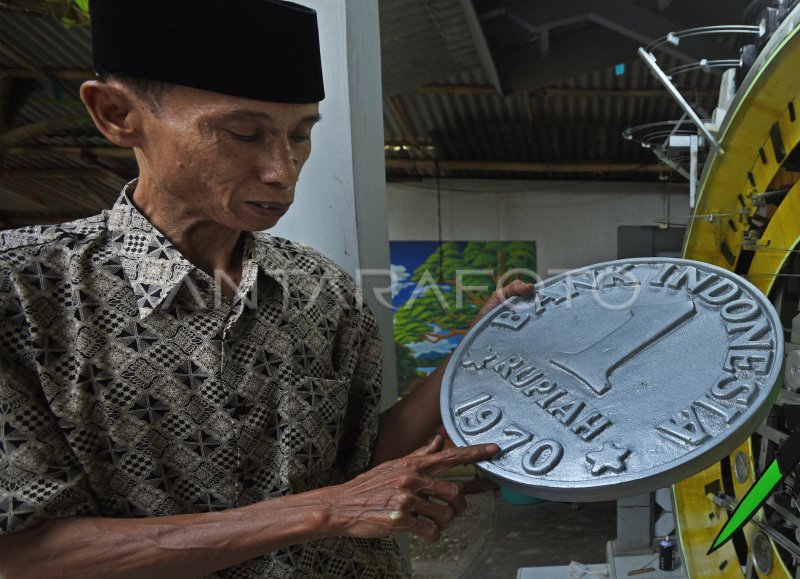 KERAJINAN DAUR ULANG BARANG BEKAS | ANTARA Foto