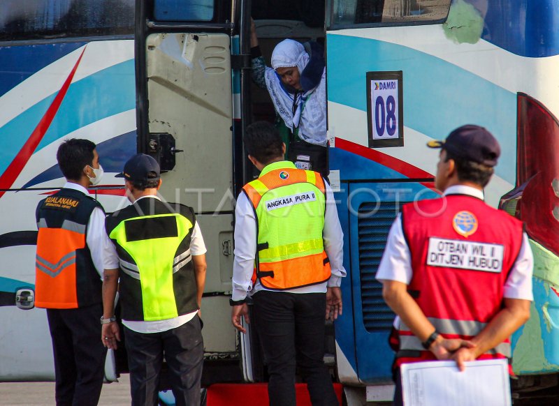 Keberangkatan jamaah calon haji embarkasi Medan