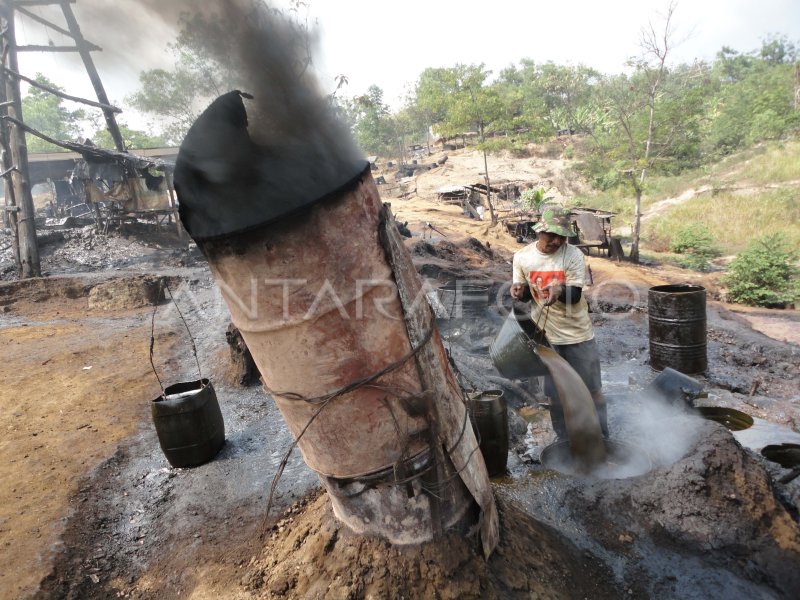 PENYULINGAN MINYAK MENTAH | ANTARA Foto