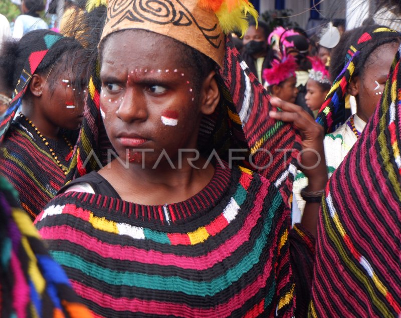 Pakaian Sali Pegunungan Wamena Papua Antara Foto