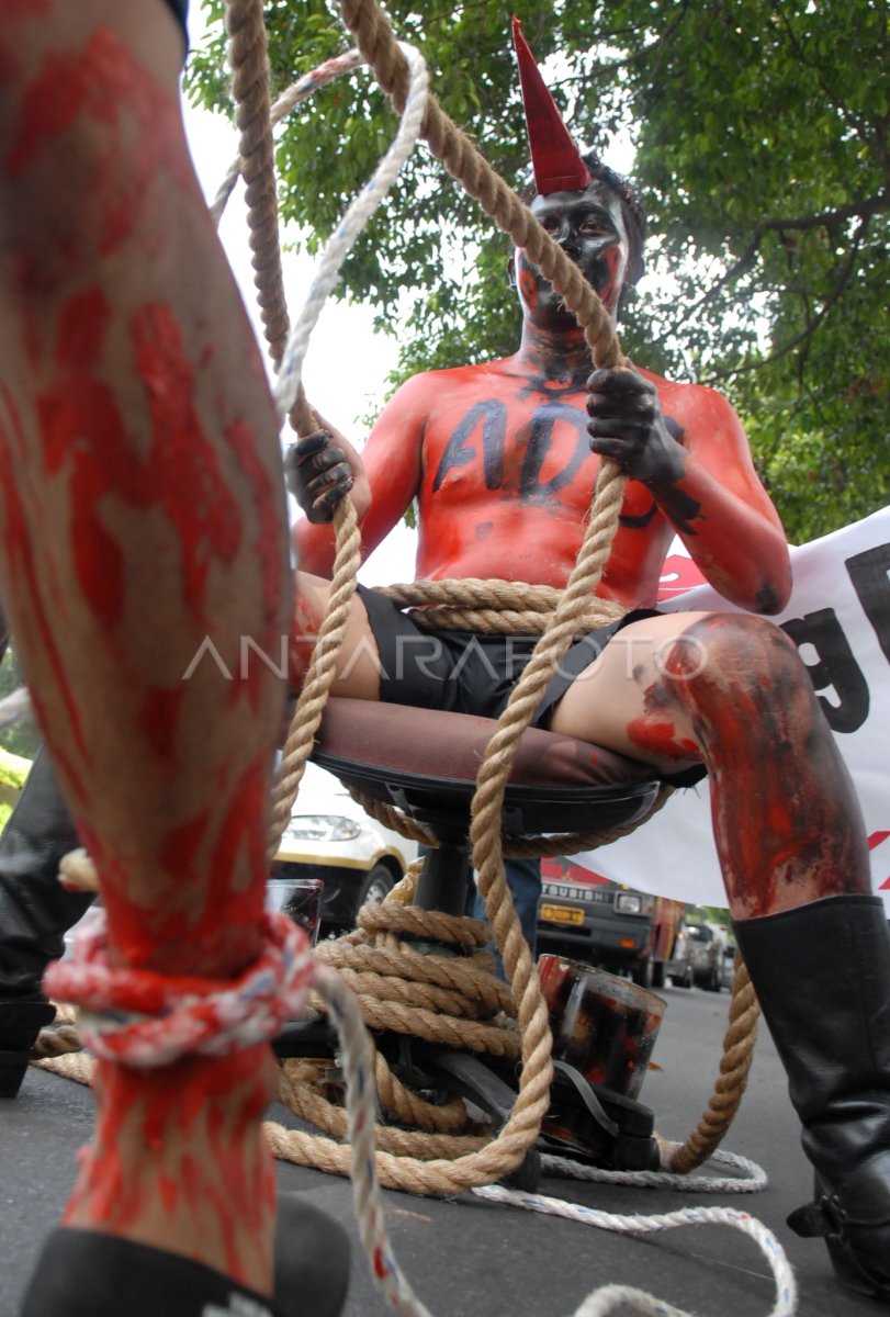 ANTI-LOAN PROTEST