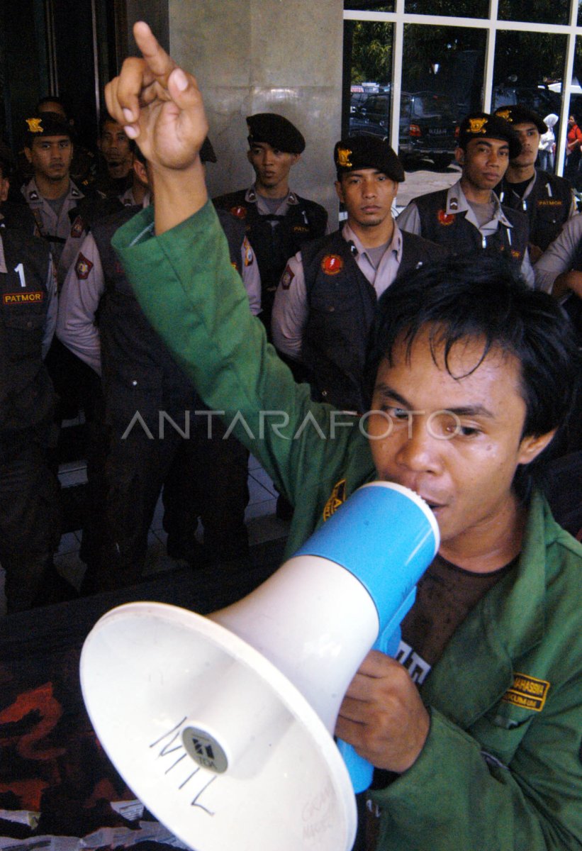 DEMO KORUPSI DPRD