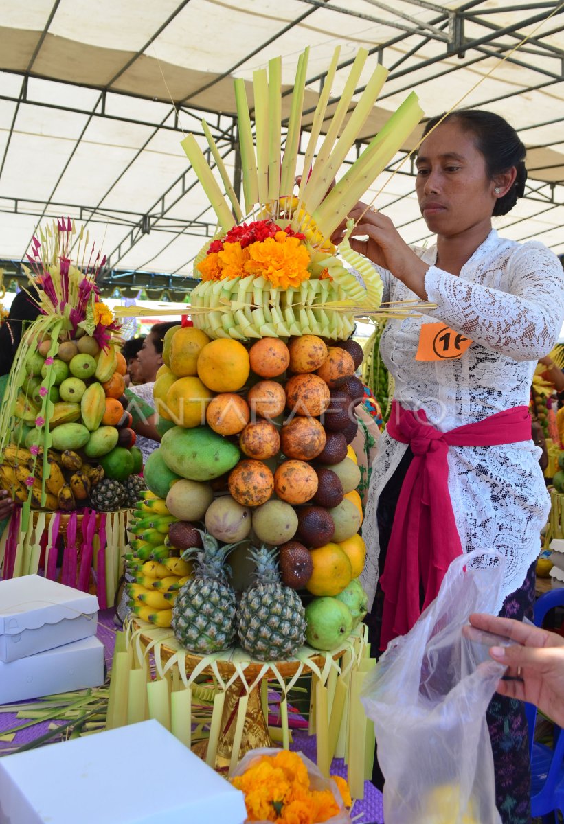 LOCAL FRUIT GEBOGAN COMPETITION | ANTARA Foto